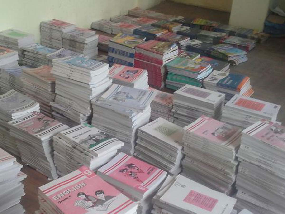 बैतडीमा पाठ्यपुस्तकको अभाव, विद्यालयमा पठनपाठन गर्न समस्या 